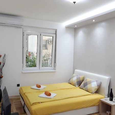 Sweet Yellow Apartment Belgrád Kültér fotó