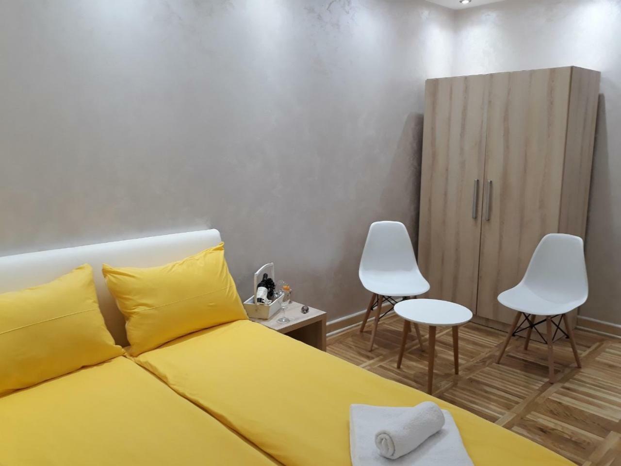 Sweet Yellow Apartment Belgrád Kültér fotó