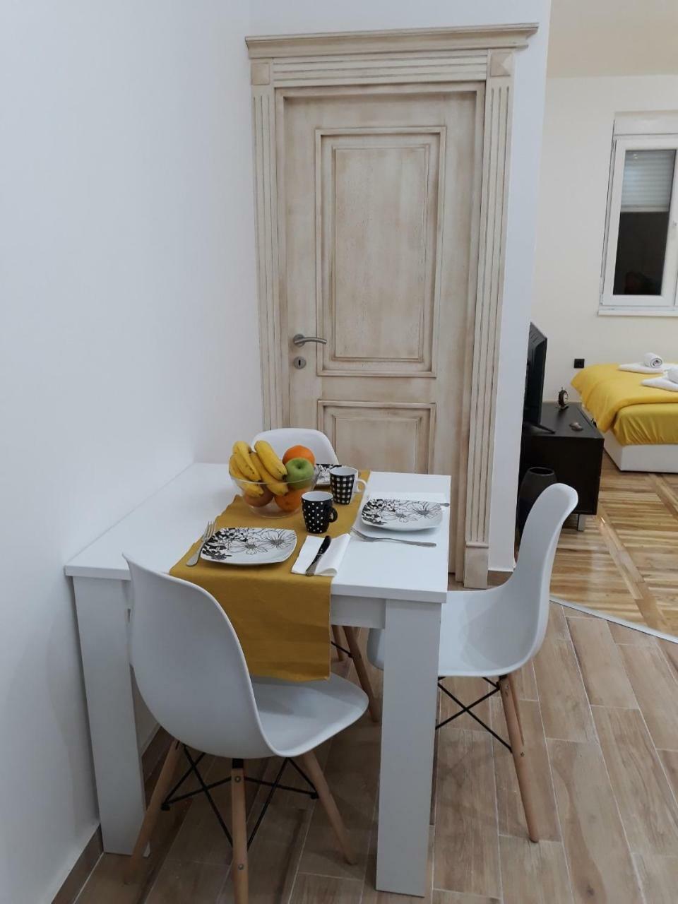 Sweet Yellow Apartment Belgrád Kültér fotó