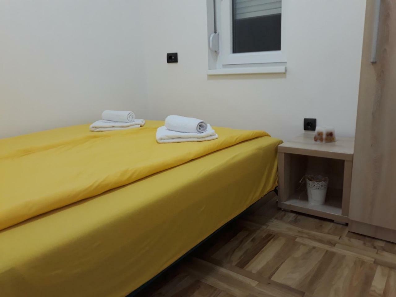 Sweet Yellow Apartment Belgrád Kültér fotó