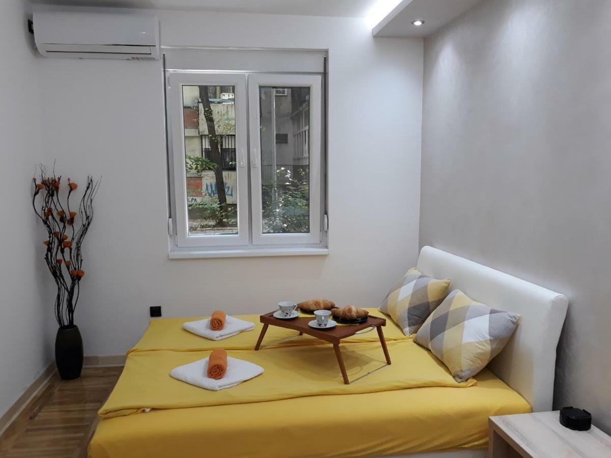 Sweet Yellow Apartment Belgrád Kültér fotó