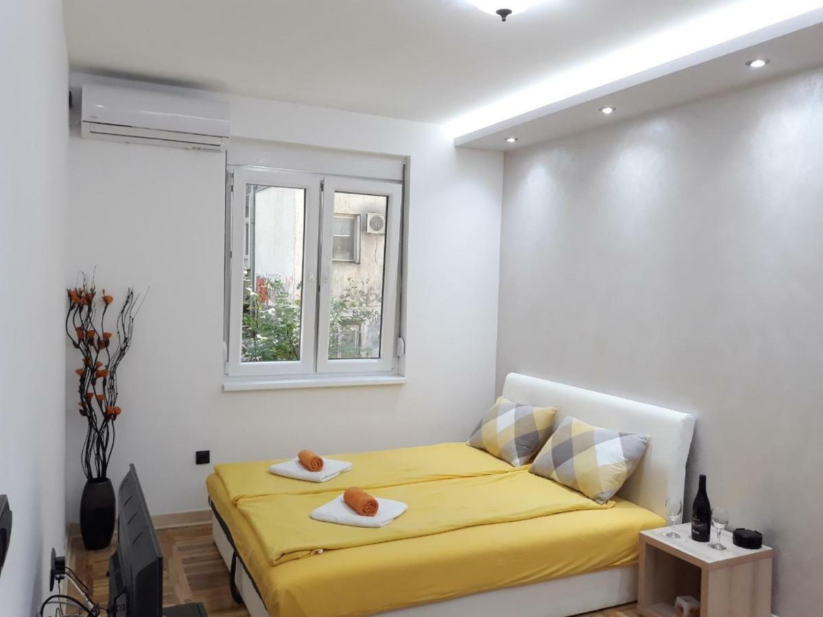 Sweet Yellow Apartment Belgrád Kültér fotó