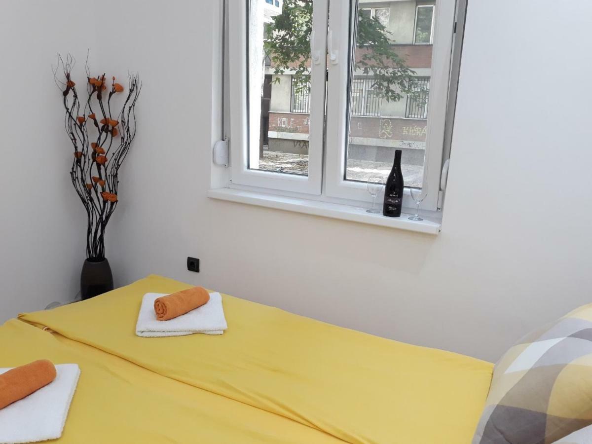 Sweet Yellow Apartment Belgrád Kültér fotó